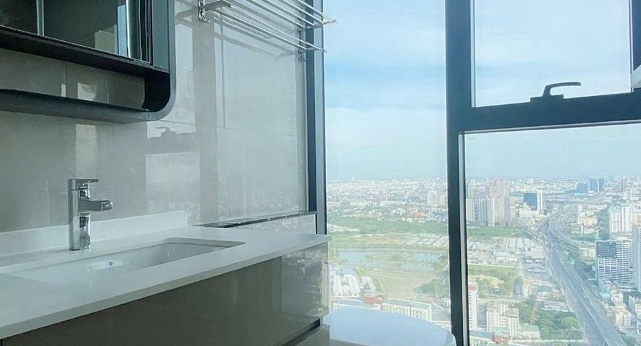 For rent 2 bedrooms condo in Huai Khwang, Bangkok