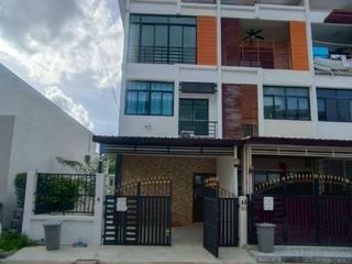 Reihenhaus zur Miete und zum Kauf mit 3 Zimmer in Bang Khae, Bangkok