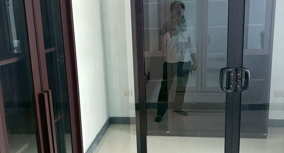 For rent and for sale 3 bedrooms townhouse in Bang Khae, Bangkok