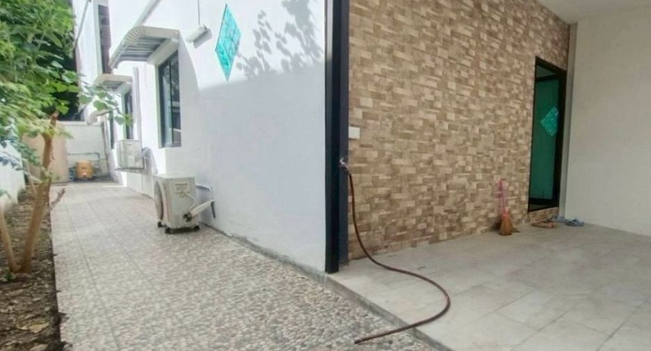 For rent and for sale 3 bedrooms townhouse in Bang Khae, Bangkok