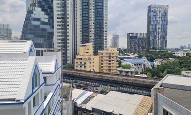 For sale 1 bed condo in Khlong Toei, Bangkok