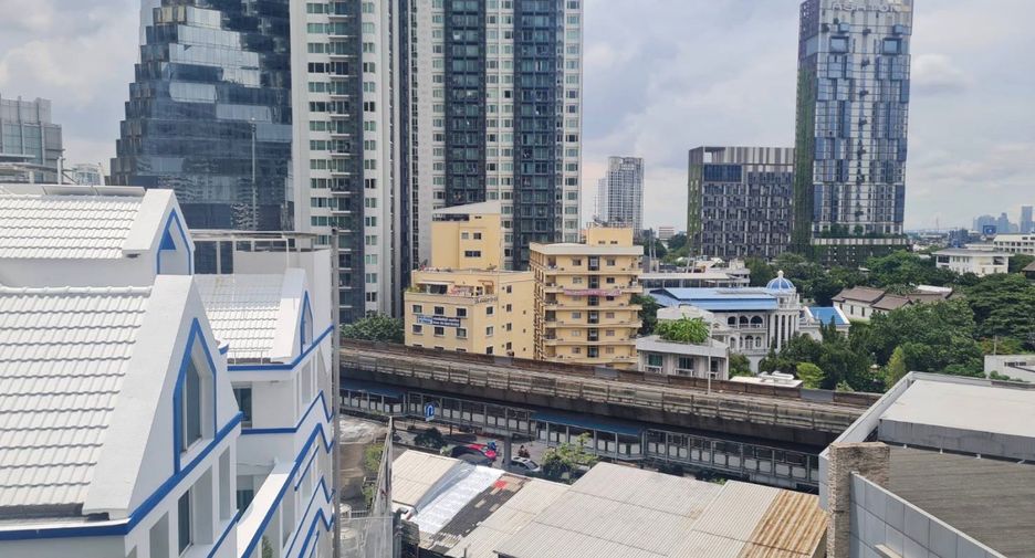 For sale 1 bed condo in Khlong Toei, Bangkok