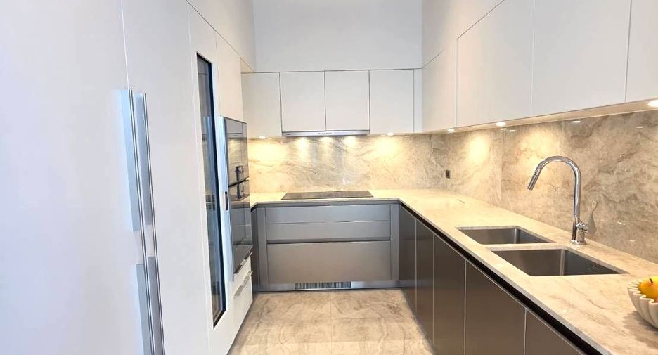 For sale 2 bedrooms condo in Pathum Wan, Bangkok