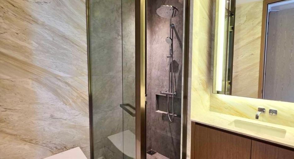 For sale 2 bedrooms condo in Pathum Wan, Bangkok