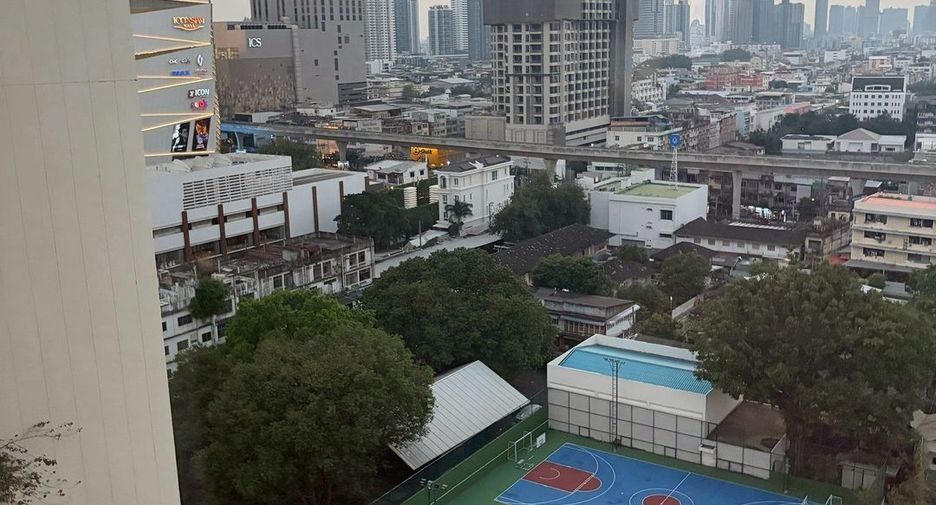 For rent 3 bedrooms condo in Bang Rak, Bangkok
