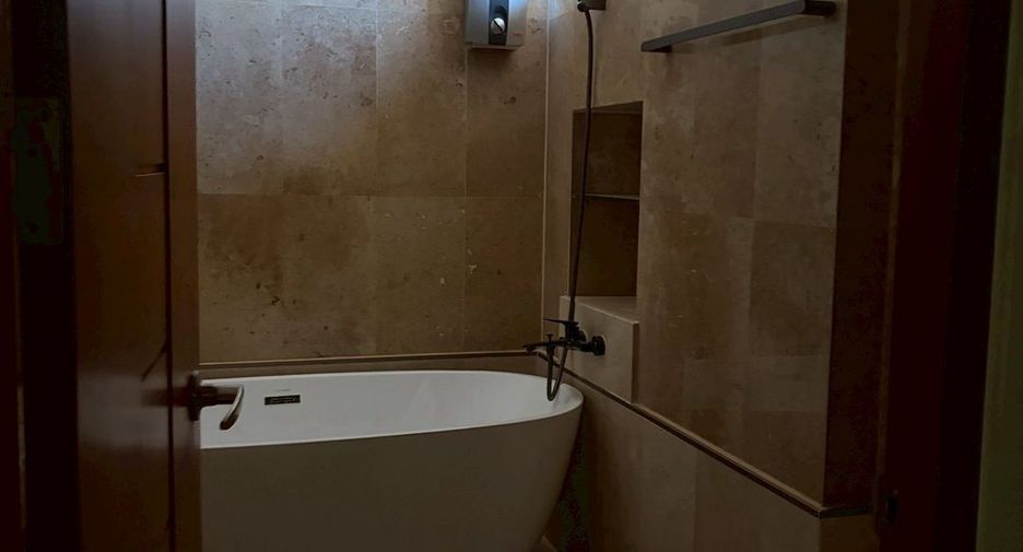 For rent 3 bedrooms condo in Bang Rak, Bangkok