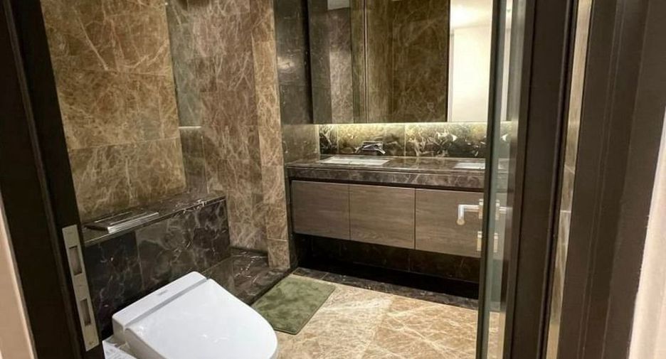 For rent 2 bedrooms condo in Pathum Wan, Bangkok