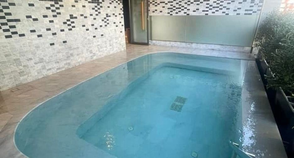For rent 2 bedrooms condo in Pathum Wan, Bangkok