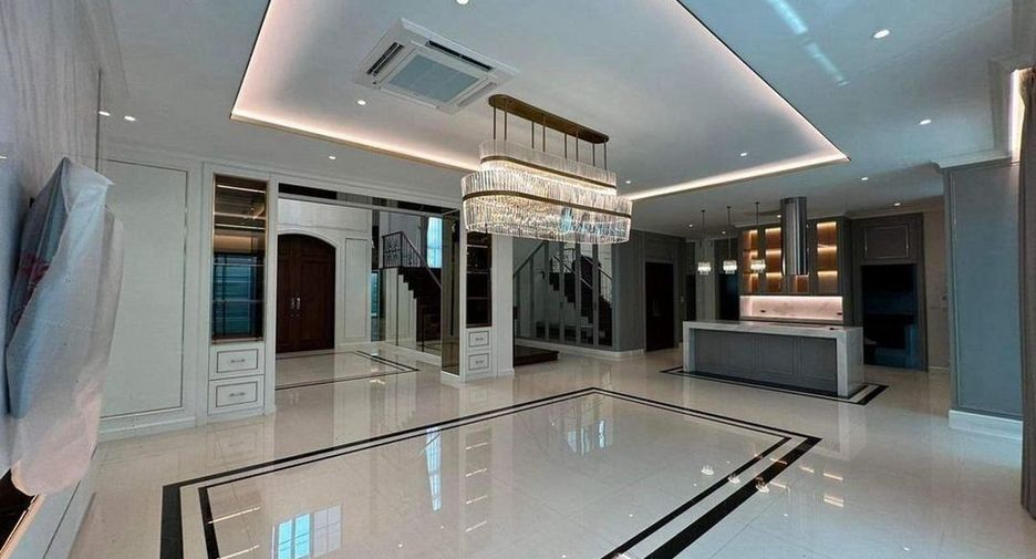 For sale 4 bedrooms house in Thawi Watthana, Bangkok