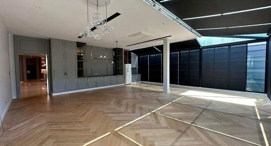 For sale 4 bedrooms house in Thawi Watthana, Bangkok
