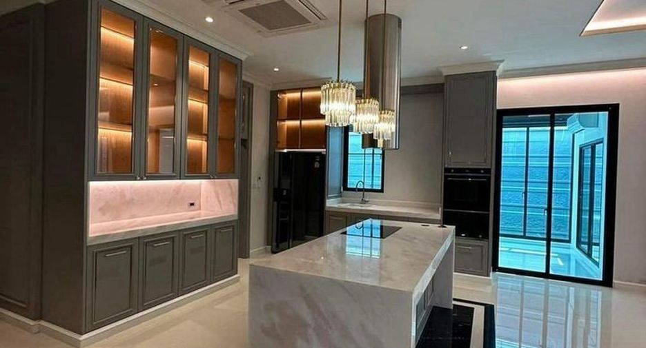 For sale 4 bedrooms house in Thawi Watthana, Bangkok