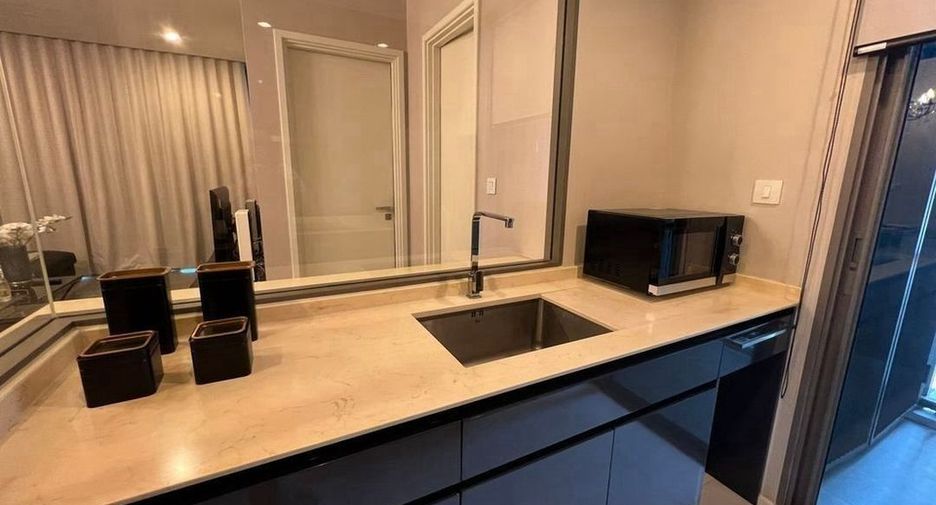 For rent 2 bedrooms condo in Khlong Toei, Bangkok