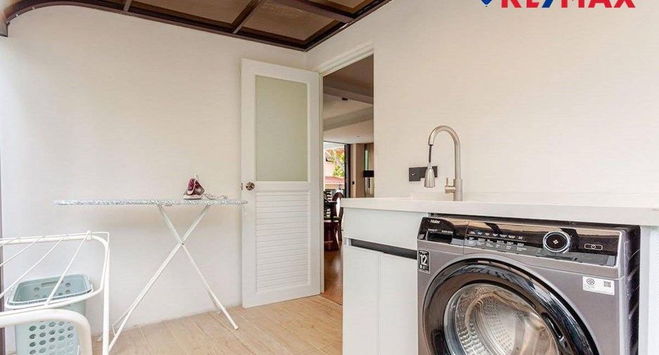 For sale 4 bedrooms house in Jomtien, Pattaya