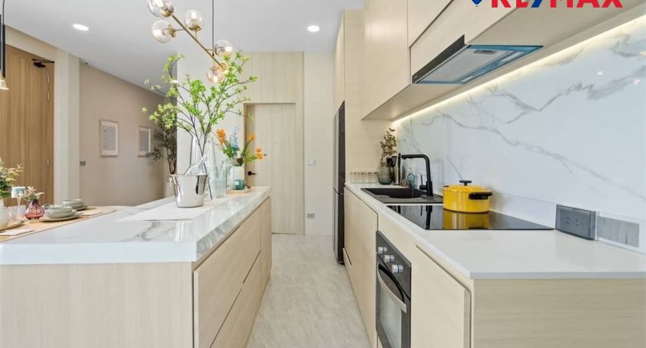 For sale 4 bedrooms house in East Pattaya, Pattaya