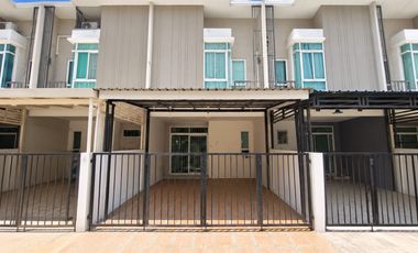 For sale 3 bedrooms townhouse in Khlong Sam Wa, Bangkok
