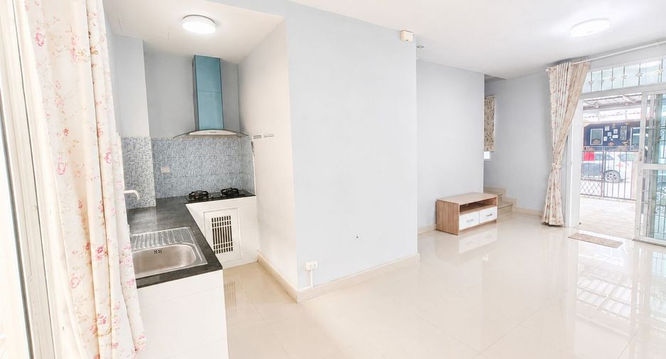 For sale 3 bedrooms townhouse in Khlong Sam Wa, Bangkok