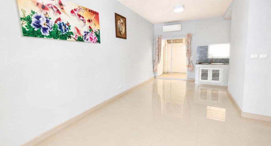 For sale 3 bedrooms townhouse in Khlong Sam Wa, Bangkok