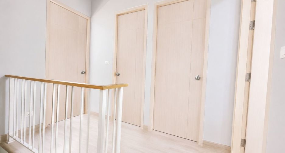 For sale 3 bedrooms townhouse in Khlong Sam Wa, Bangkok