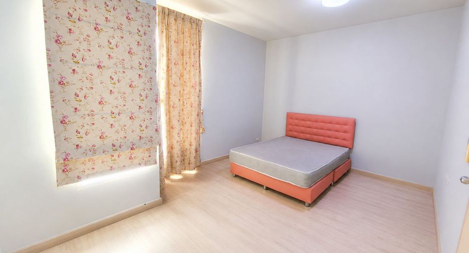 For sale 3 bedrooms townhouse in Khlong Sam Wa, Bangkok