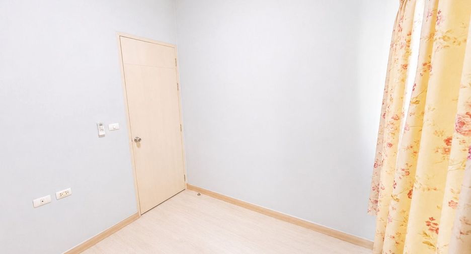 For sale 3 bedrooms townhouse in Khlong Sam Wa, Bangkok