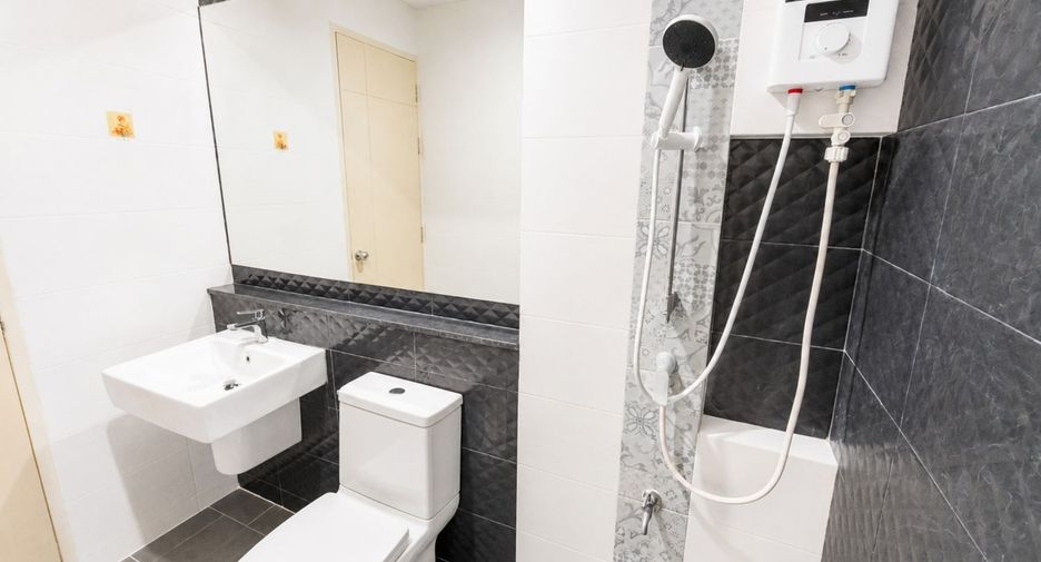 For sale 3 bedrooms townhouse in Khlong Sam Wa, Bangkok