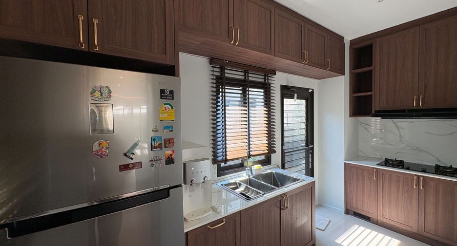 Haus zur Miete mit 4 Zimmer in Bang Phli, Samut Prakan