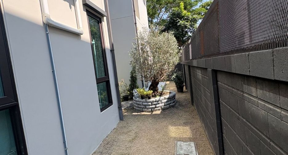 Haus zur Miete mit 4 Zimmer in Bang Phli, Samut Prakan