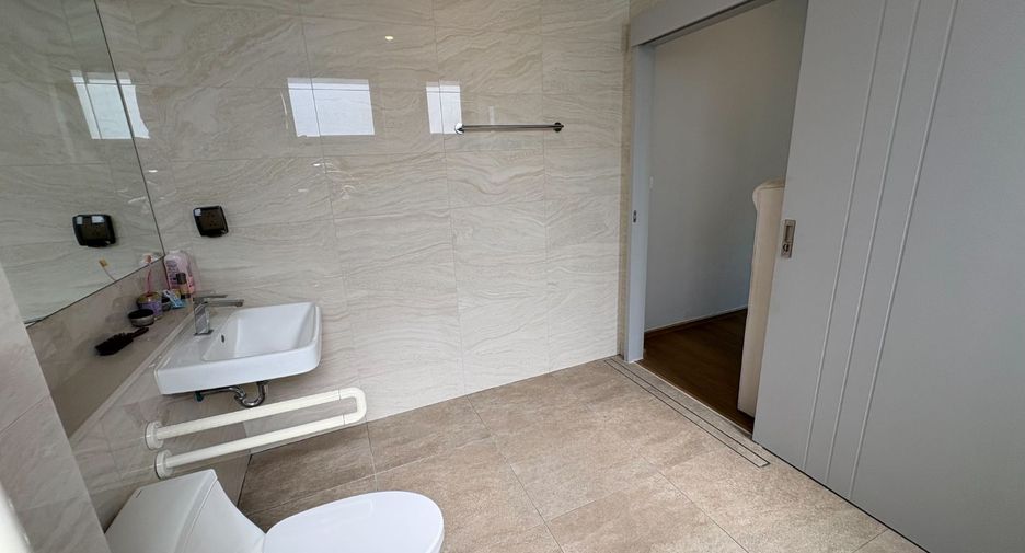 Haus zur Miete mit 4 Zimmer in Bang Phli, Samut Prakan