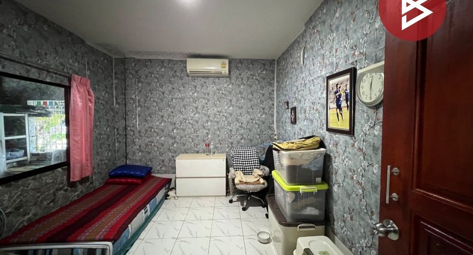 Casa adosada en venta de 3 habitaciones en Phan Thong, Chonburi