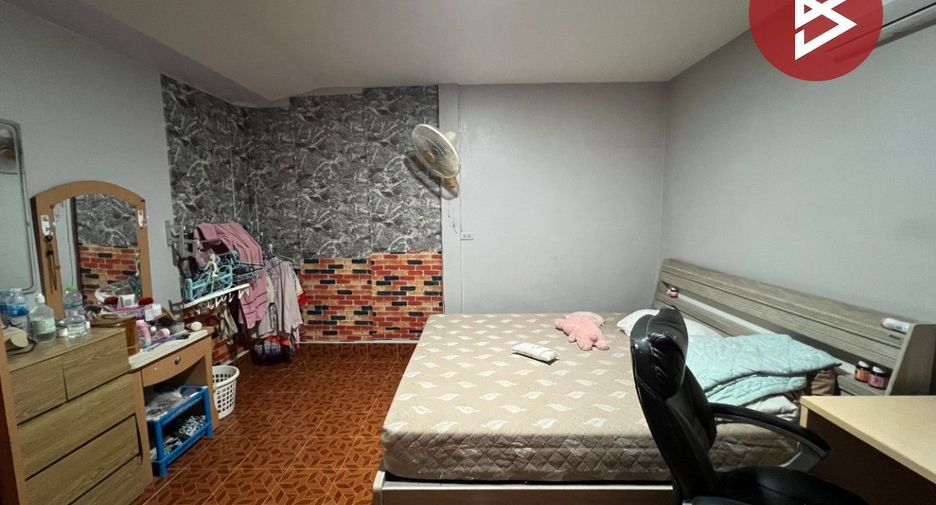 Casa adosada en venta de 3 habitaciones en Phan Thong, Chonburi