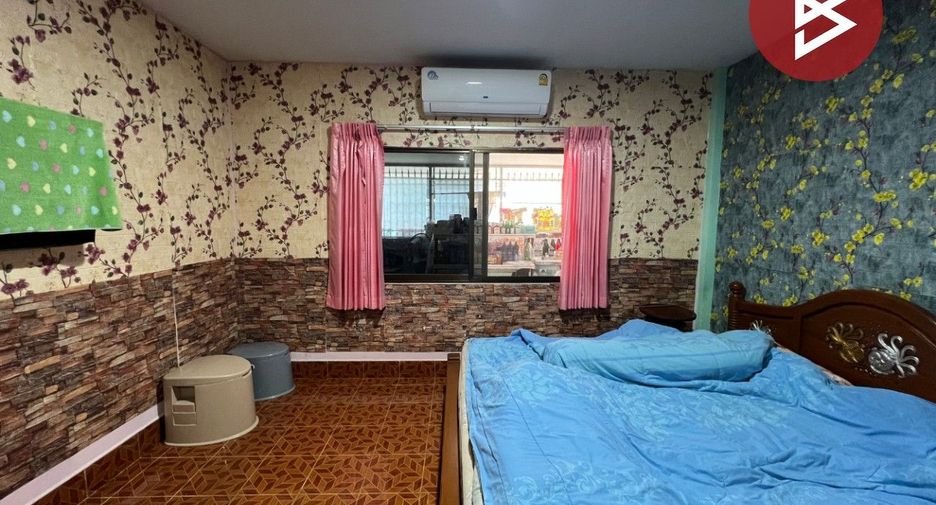 Casa adosada en venta de 3 habitaciones en Phan Thong, Chonburi