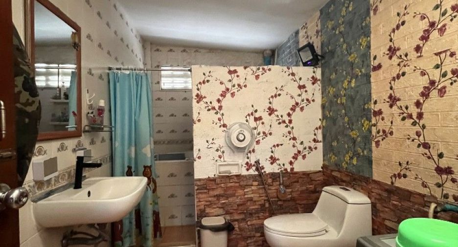 Casa adosada en venta de 3 habitaciones en Phan Thong, Chonburi