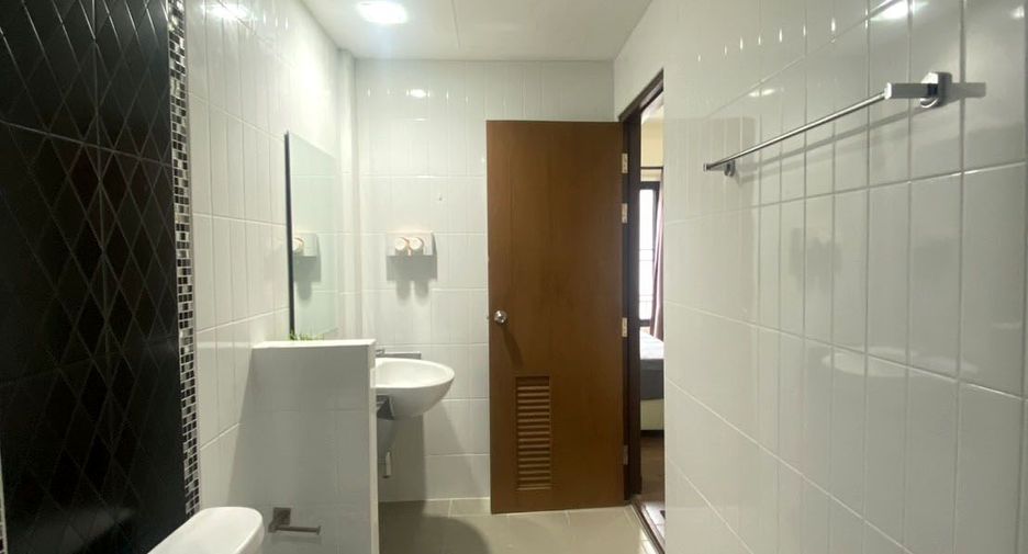 For rent 3 bedrooms townhouse in Mueang Chiang Mai, Chiang Mai