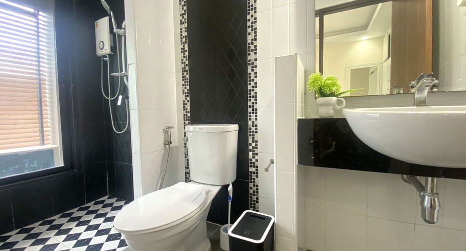 For rent 3 bedrooms townhouse in Mueang Chiang Mai, Chiang Mai