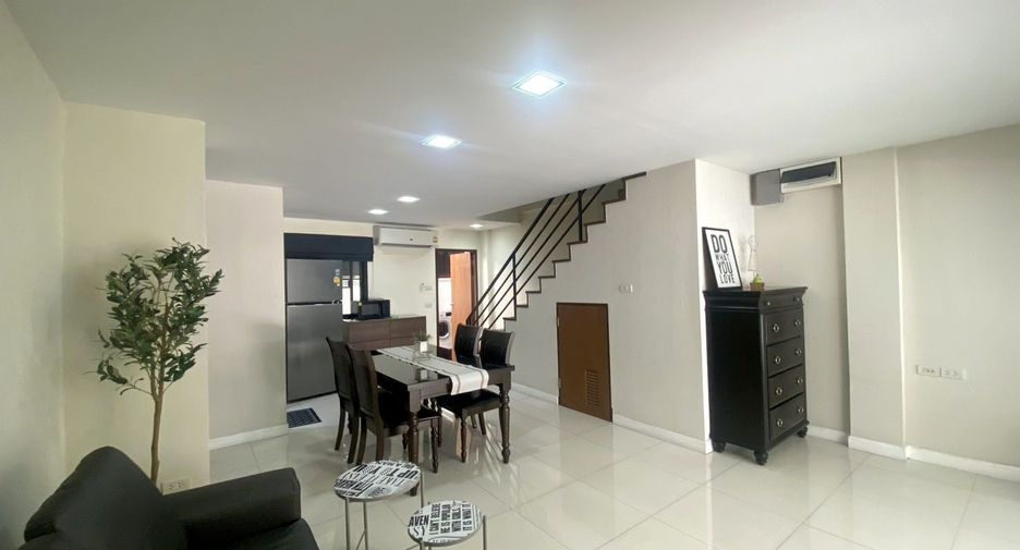 For rent 3 bedrooms townhouse in Mueang Chiang Mai, Chiang Mai