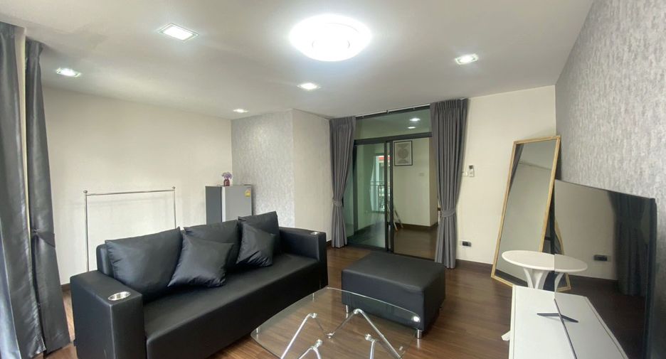 For rent 3 bedrooms townhouse in Mueang Chiang Mai, Chiang Mai