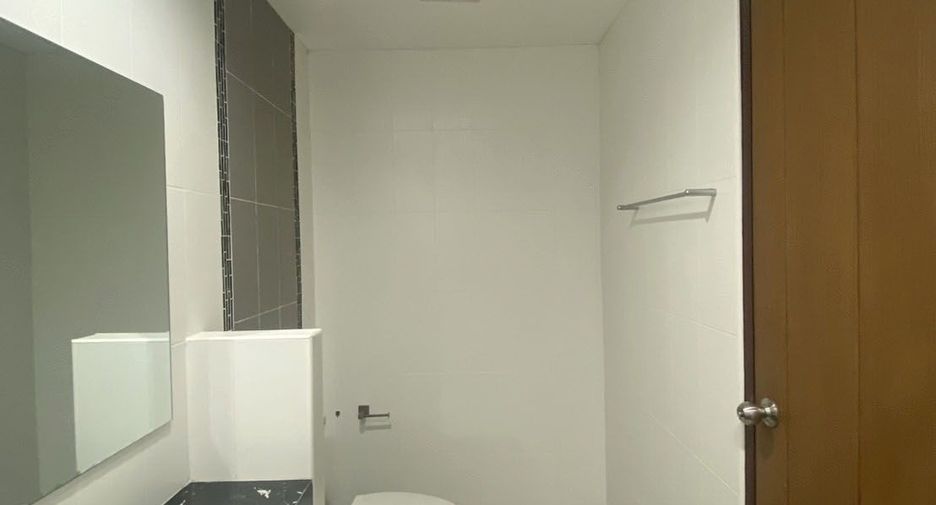 For rent 3 bedrooms townhouse in Mueang Chiang Mai, Chiang Mai