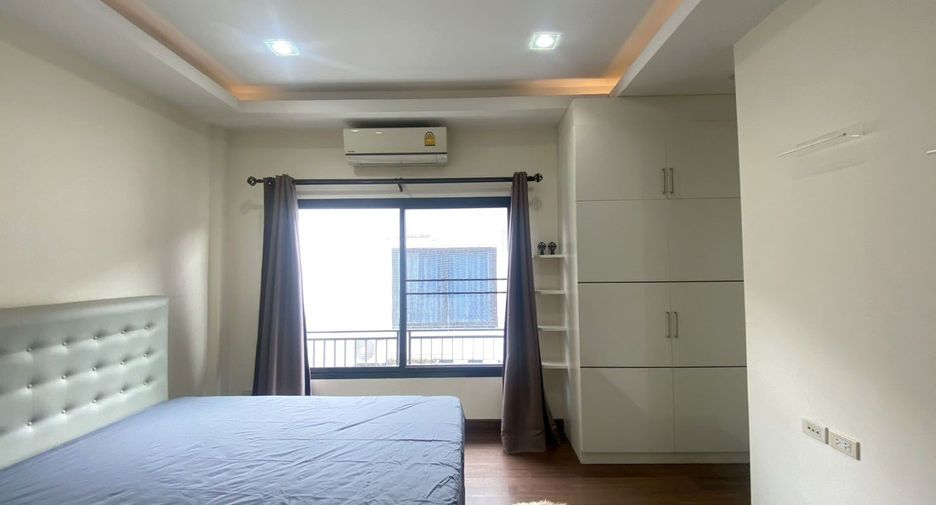 For rent 3 bedrooms townhouse in Mueang Chiang Mai, Chiang Mai