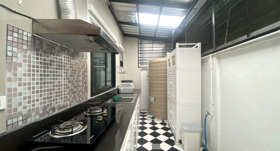 For rent 3 bedrooms townhouse in Mueang Chiang Mai, Chiang Mai
