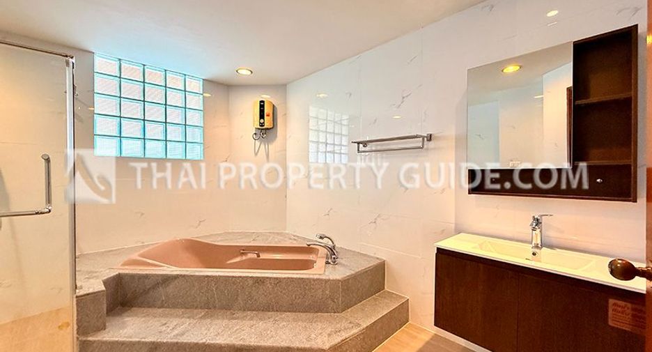 For rent 4 bedrooms condo in Chatuchak, Bangkok