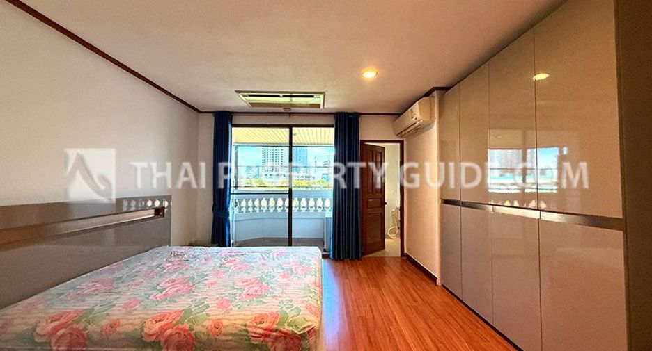 For rent 4 bedrooms condo in Chatuchak, Bangkok
