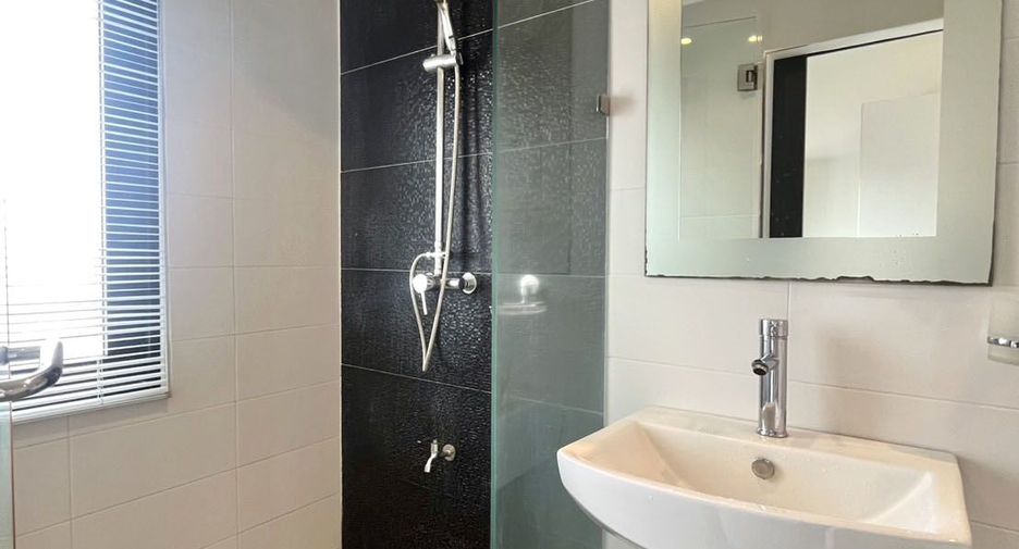 For sale 2 ベッドルーム condo in Mueang Chiang Mai, Chiang Mai