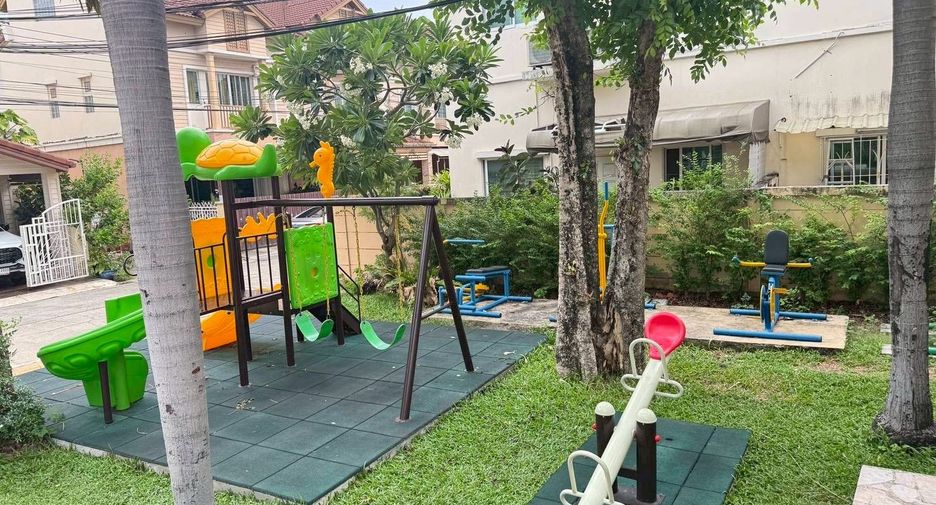 Casa adosada en venta de 2 habitaciones en Mueang Nonthaburi, Nonthaburi