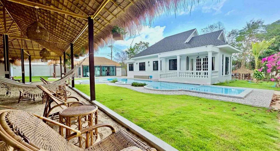 For rent 4 bedrooms villa in Sattahip, Chonburi
