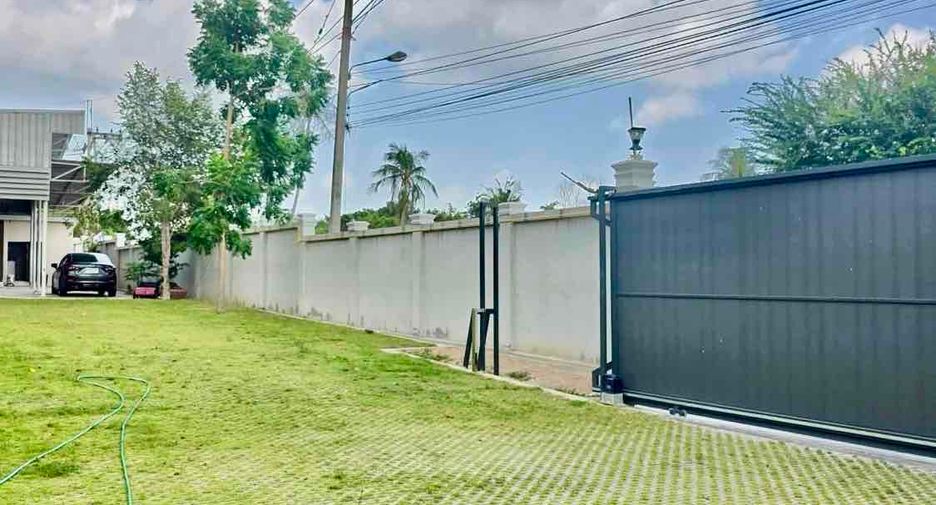 For rent 4 bedrooms villa in Sattahip, Chonburi