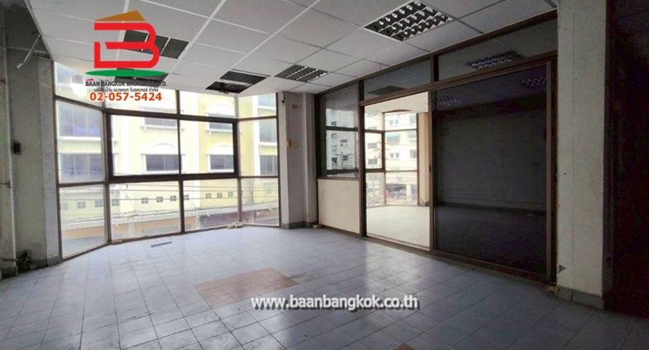 For sale retail Space in Khan Na Yao, Bangkok