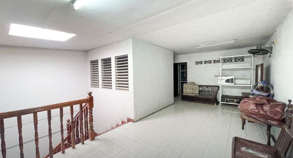 For rent and for sale 4 bedrooms townhouse in Thon Buri, Bangkok