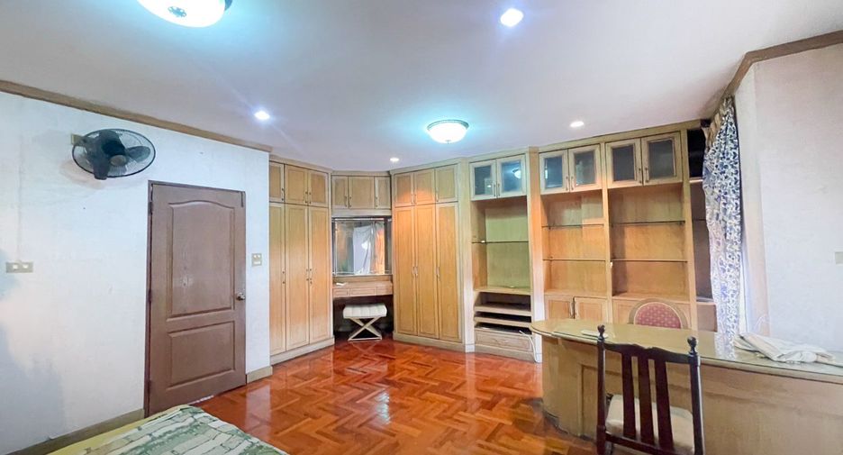 For rent and for sale 4 bedrooms townhouse in Thon Buri, Bangkok