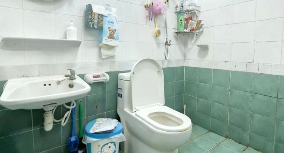 For sale 2 bedrooms townhouse in Mueang Samut Prakan, Samut Prakan