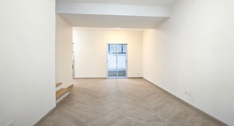 For sale 3 bedrooms townhouse in Bang Phli, Samut Prakan